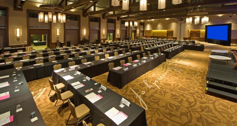 Hotel At&t & Conference Center 4*